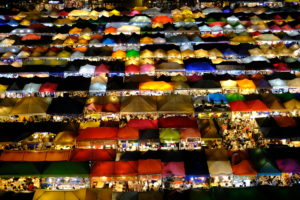 バンコクのナイトマーケットの夜景